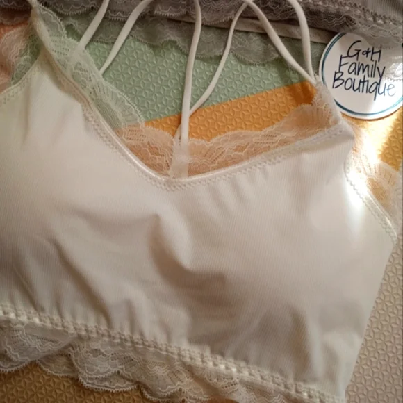 2 BRAND NEW BOUTIQUE  BRALETTES BUNDLE S/M - Picture 3 of 6